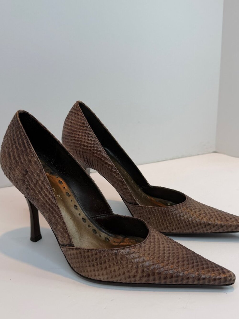 BCBGirls Brown Snakeskin Texture Pointed Toe Heels Size 6 Pumps